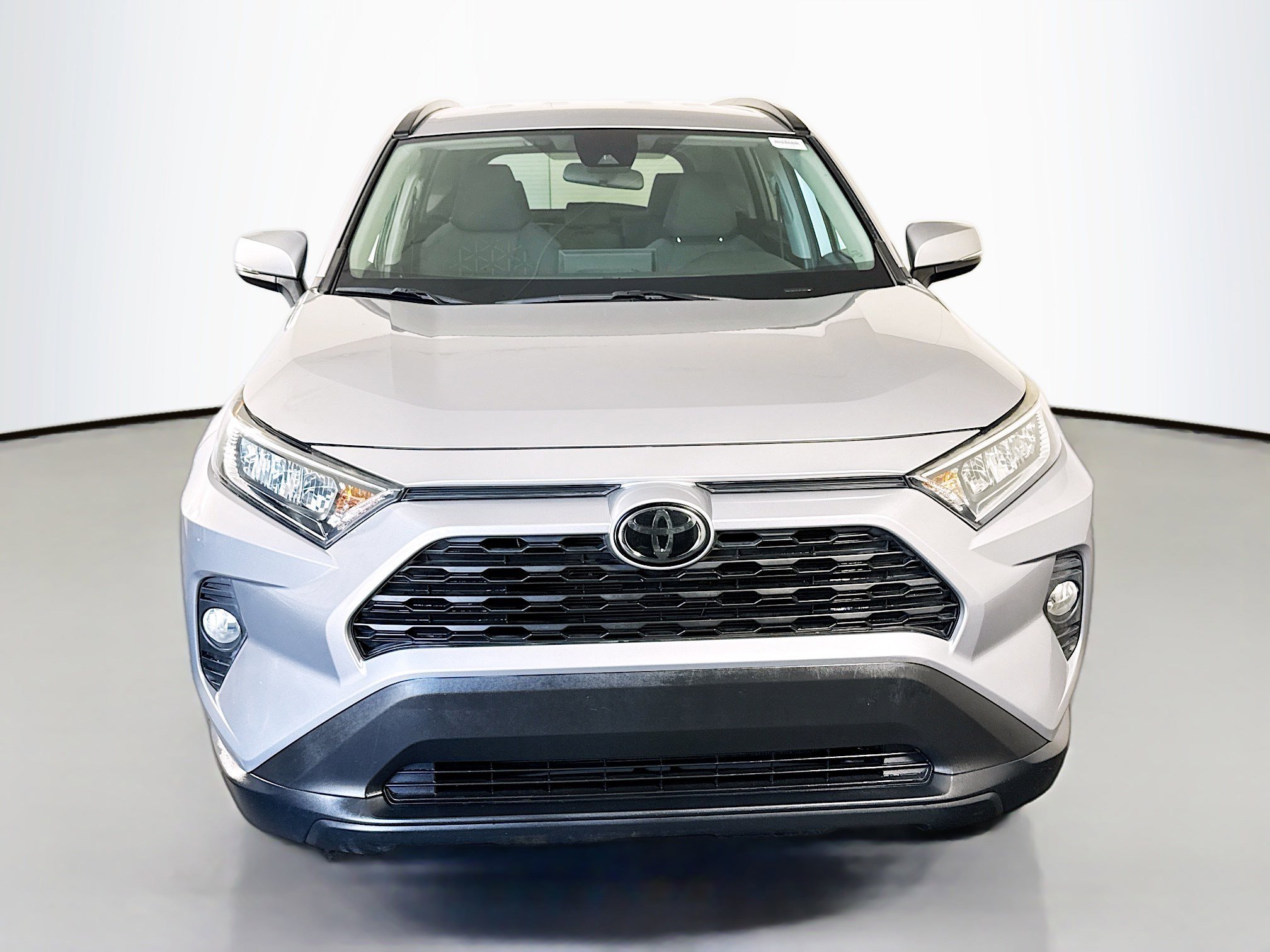 Used 2020 Toyota RAV4 XLE FWD image 2