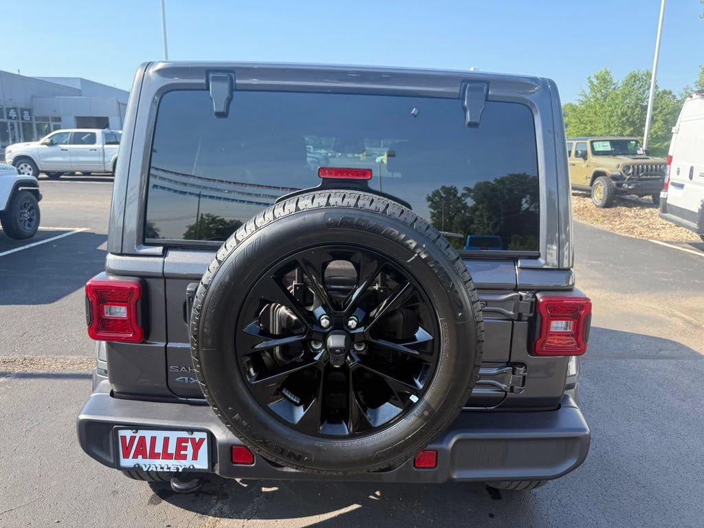 Used 2025 Jeep Wrangler Unlimited Sahara AWD/4WD image 5