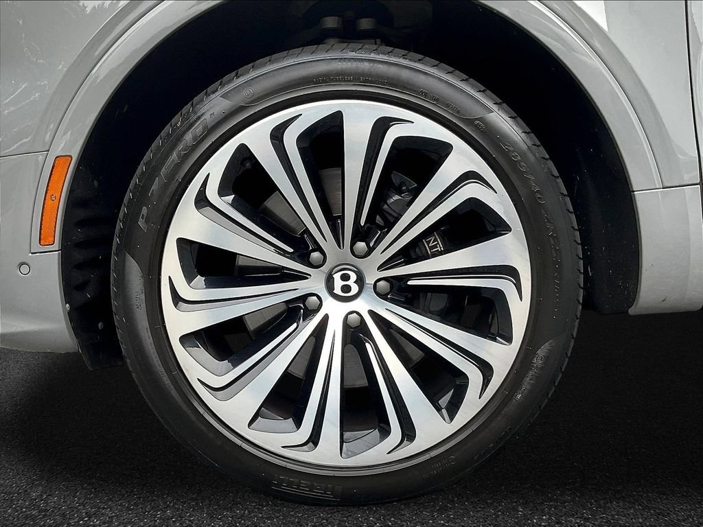 Used 2023 Bentley Bentayga Extended Wheelbase AWD/4WD image 30