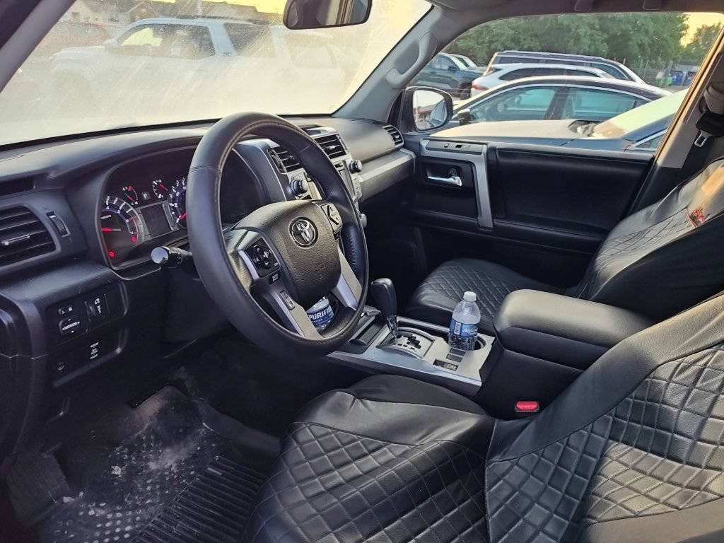 Used 2017 Toyota 4Runner SR5 AWD/4WD image 9