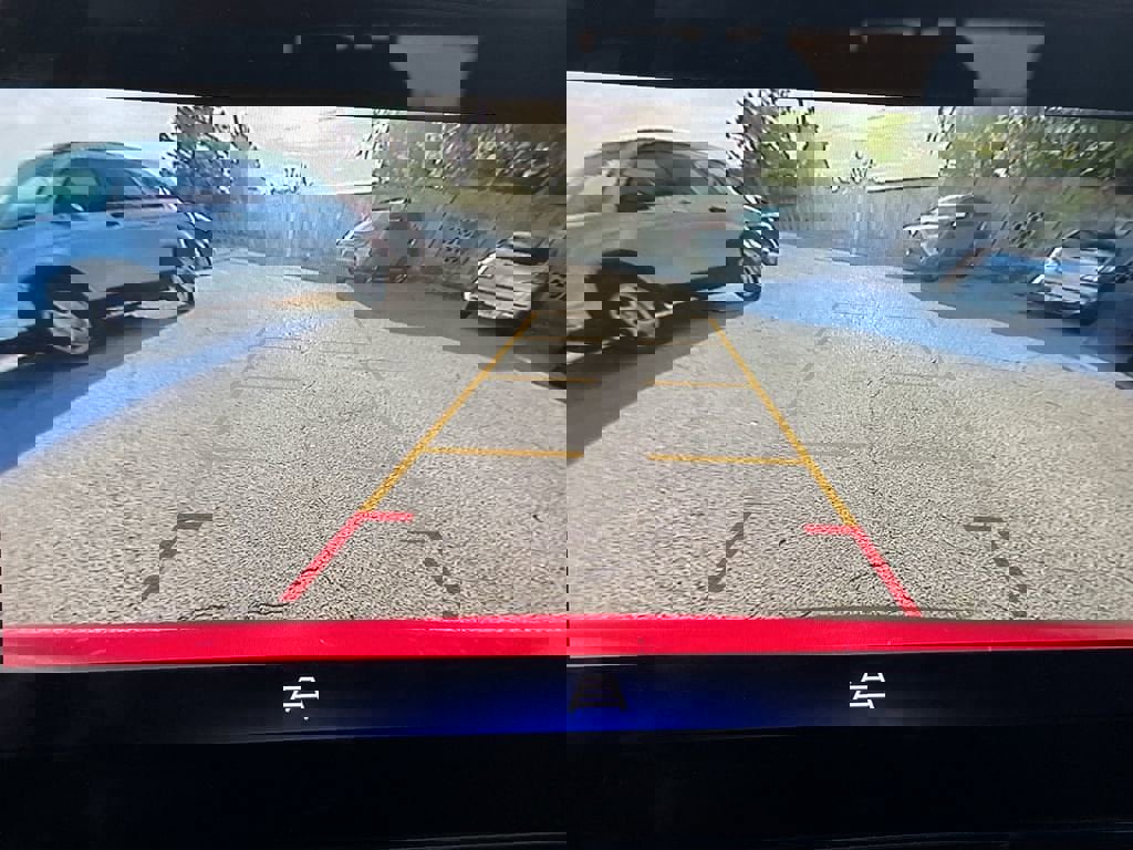 Used 2025 Chevrolet Trax RS w/ Driver Confidence Package image 21