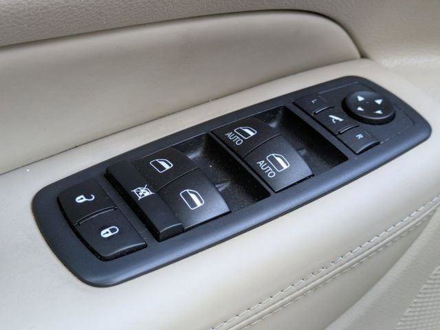 Certified 2020 Jeep Grand Cherokee Overland w/ Trailer Tow Group IV image 27