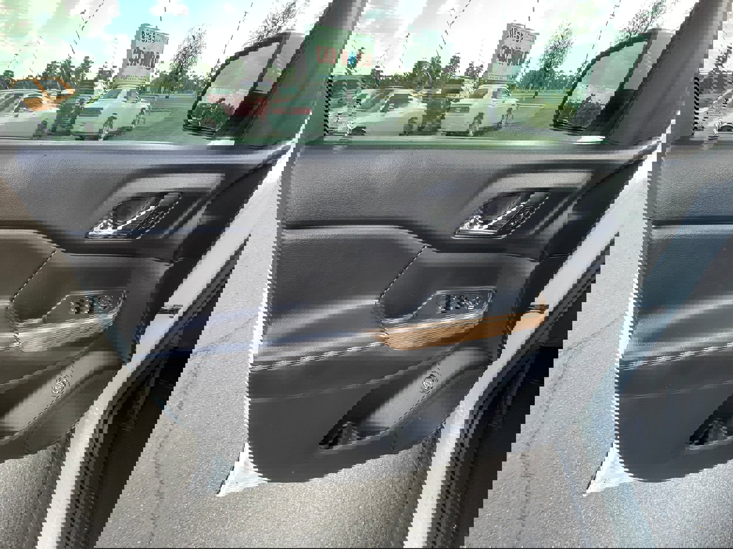 Used 2017 GMC Acadia SLE w/ Driver Alert Package I image 11