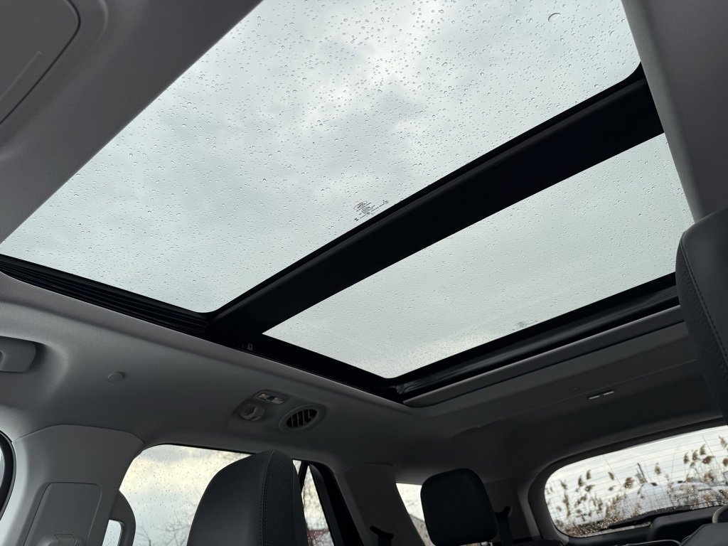 Used 2025 Ford Explorer Active w/ Active Comfort Package image 22