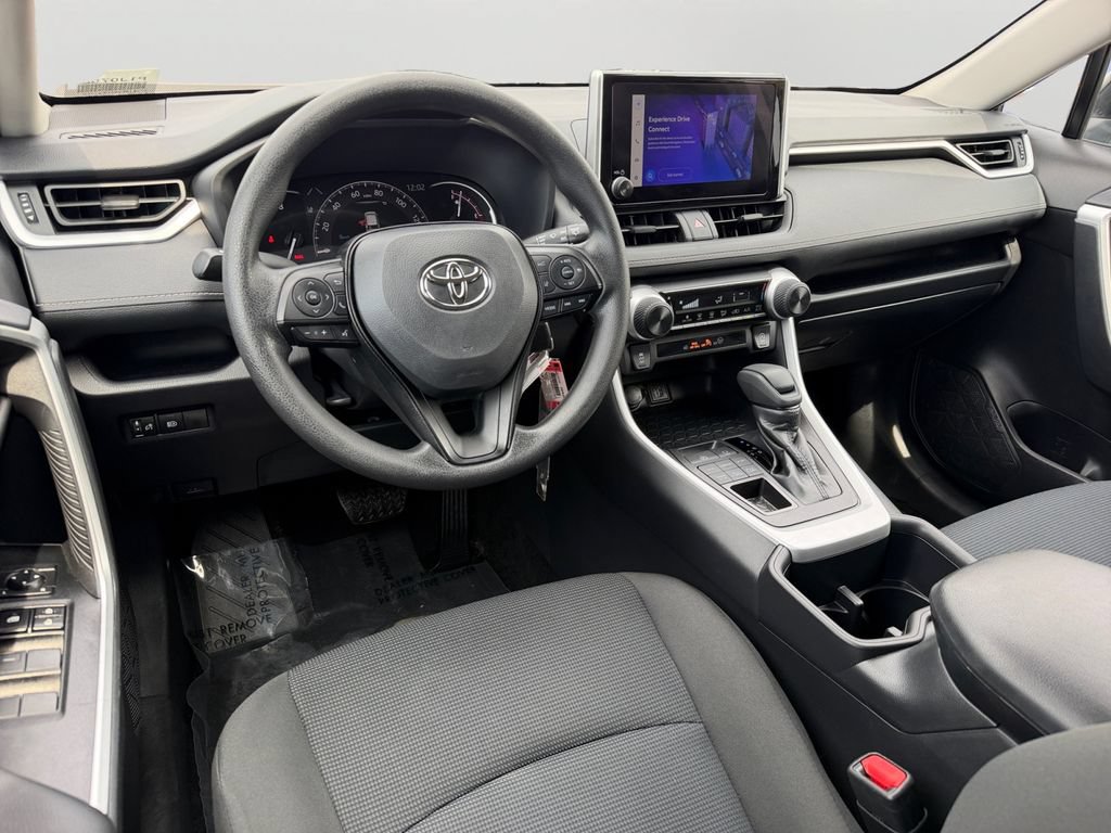 Used 2025 Toyota RAV4 LE AWD/4WD image 13