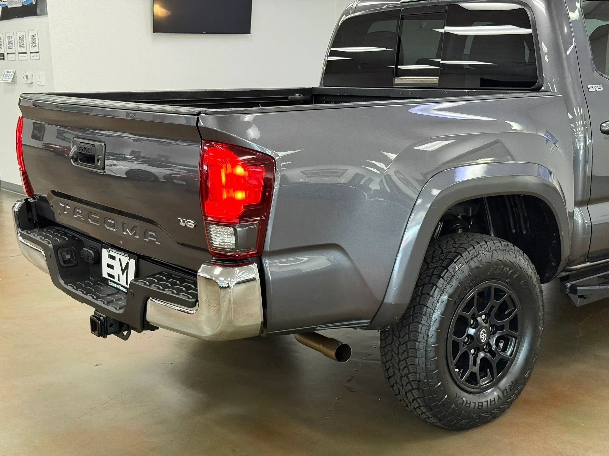 Used 2020 Toyota Tacoma SR5 RWD image 8