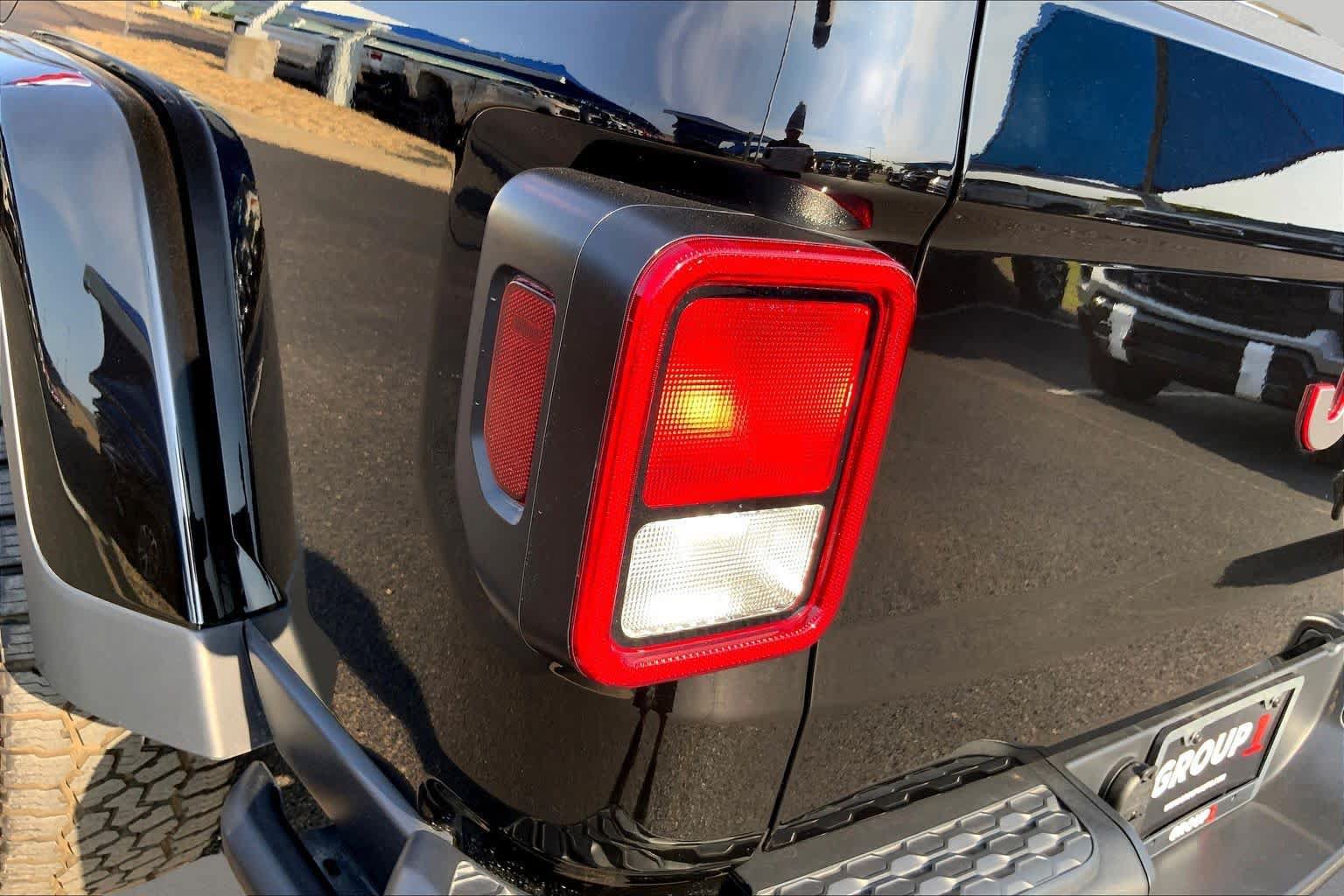 Used 2023 Jeep Gladiator Rubicon w/ Trailer Tow Package AWD/4WD image 29