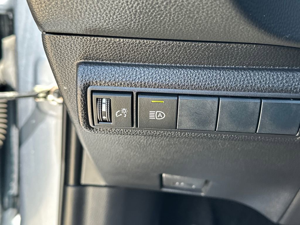 Used 2020 Toyota Corolla LE FWD image 17