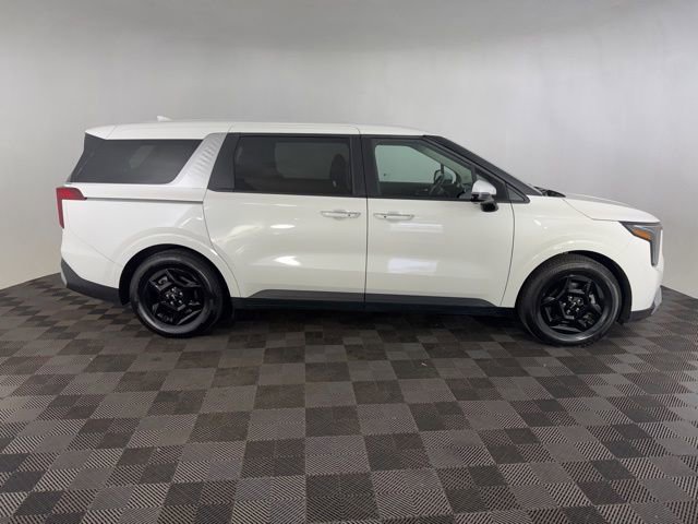 Used 2025 Kia Carnival image 5