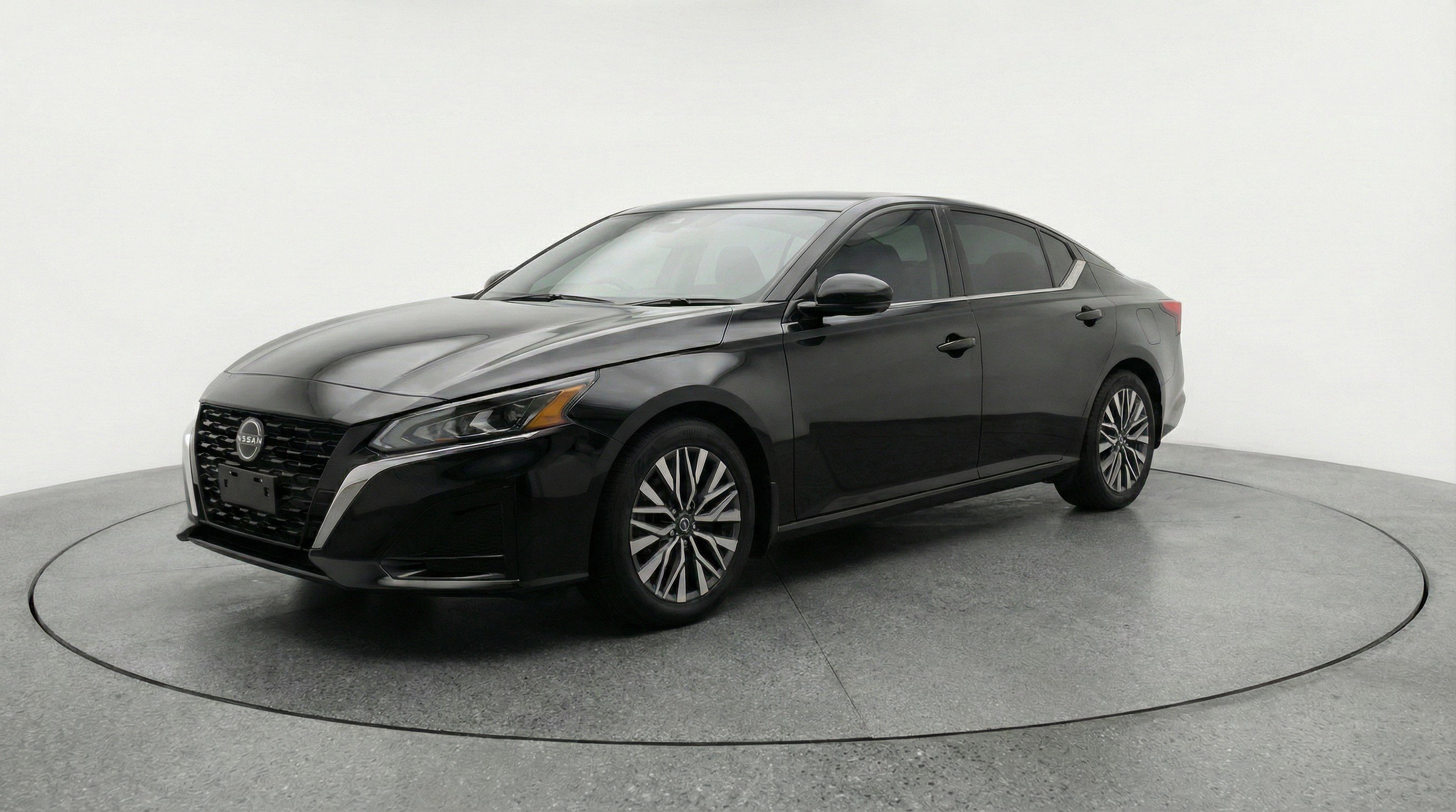 Used 2025 Nissan Altima 2.5 SV image 3