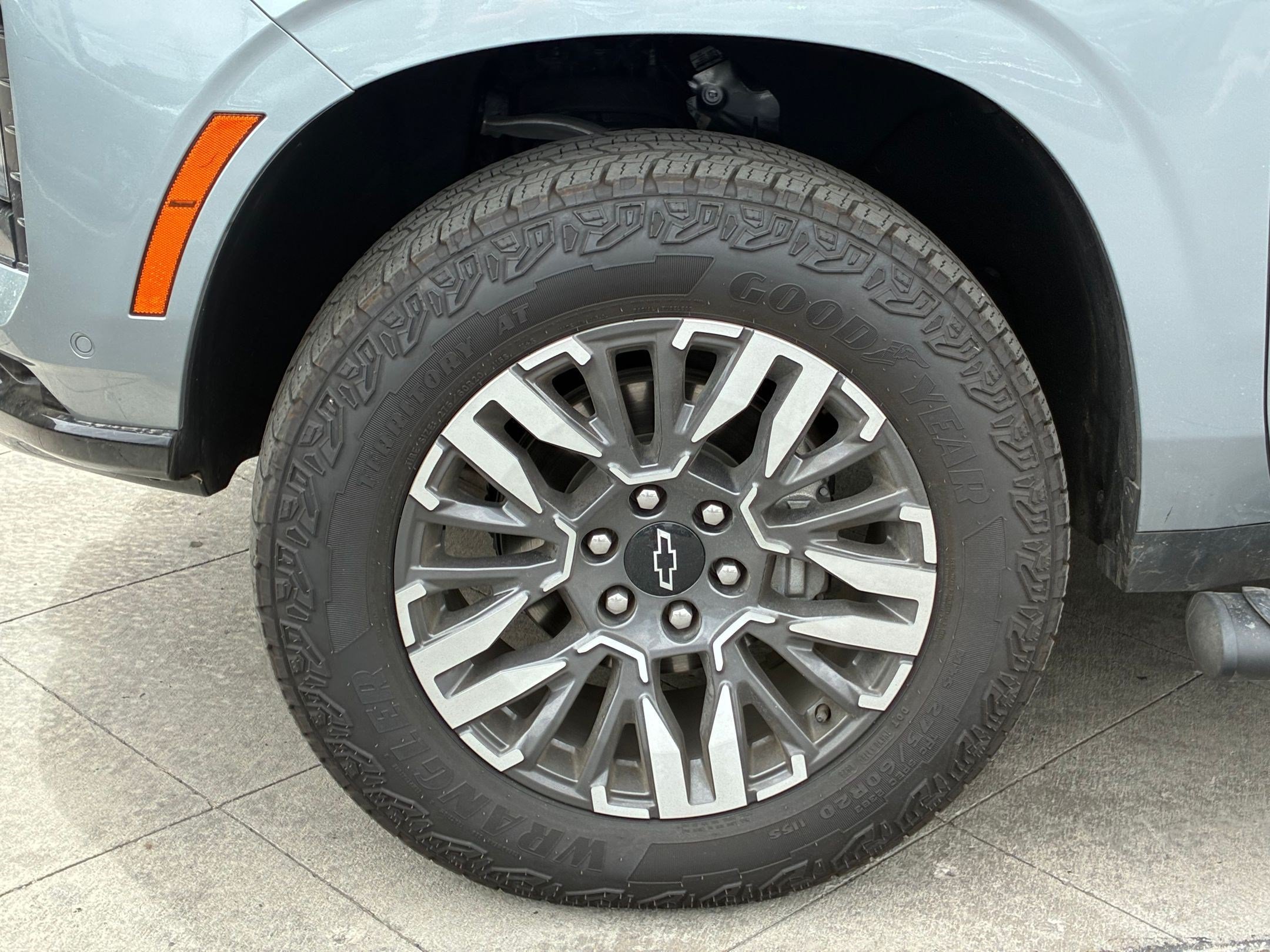 Used 2025 Chevrolet Suburban Z71 AWD/4WD image 13