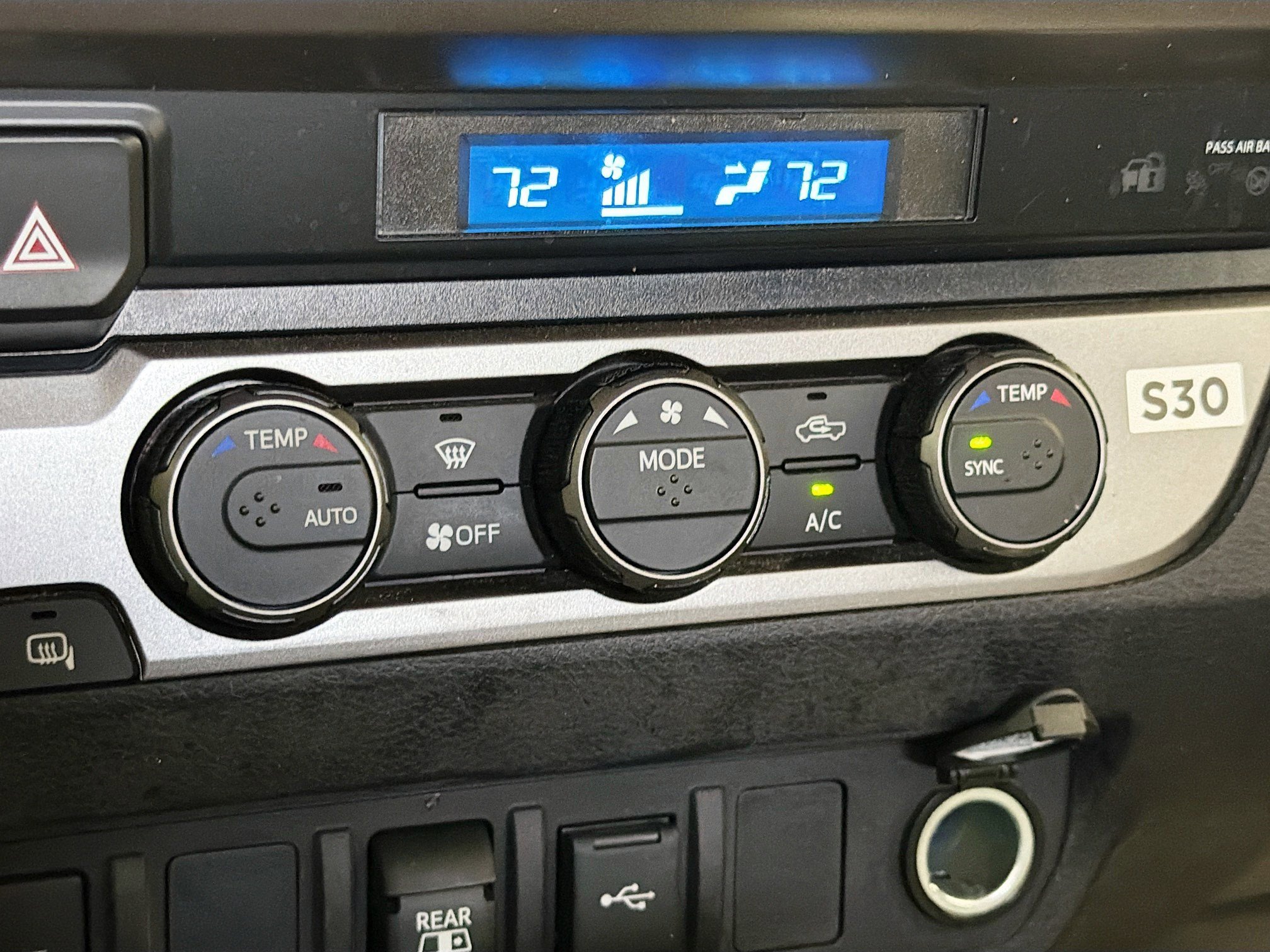 Used 2021 Toyota Tacoma SR5 w/ Blackout Package (TMS) image 10