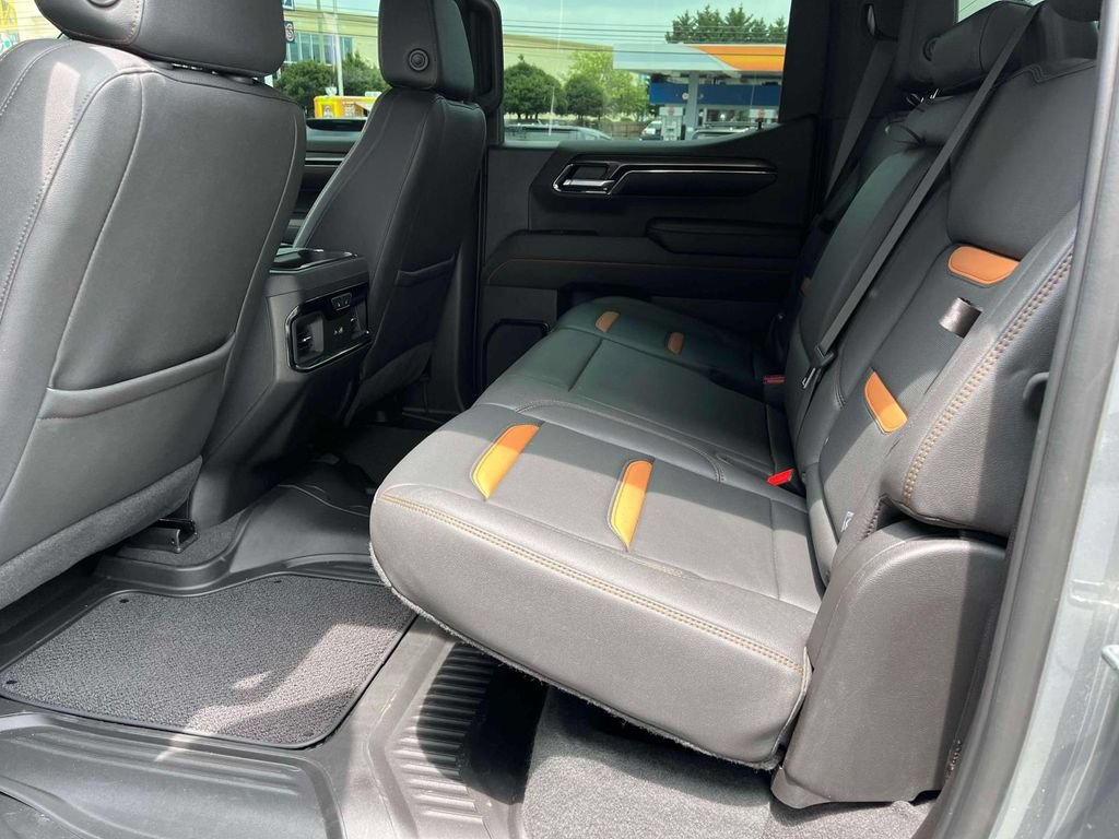 Used 2024 GMC Sierra 1500 AT4 w/ Technology Package AWD/4WD image 18