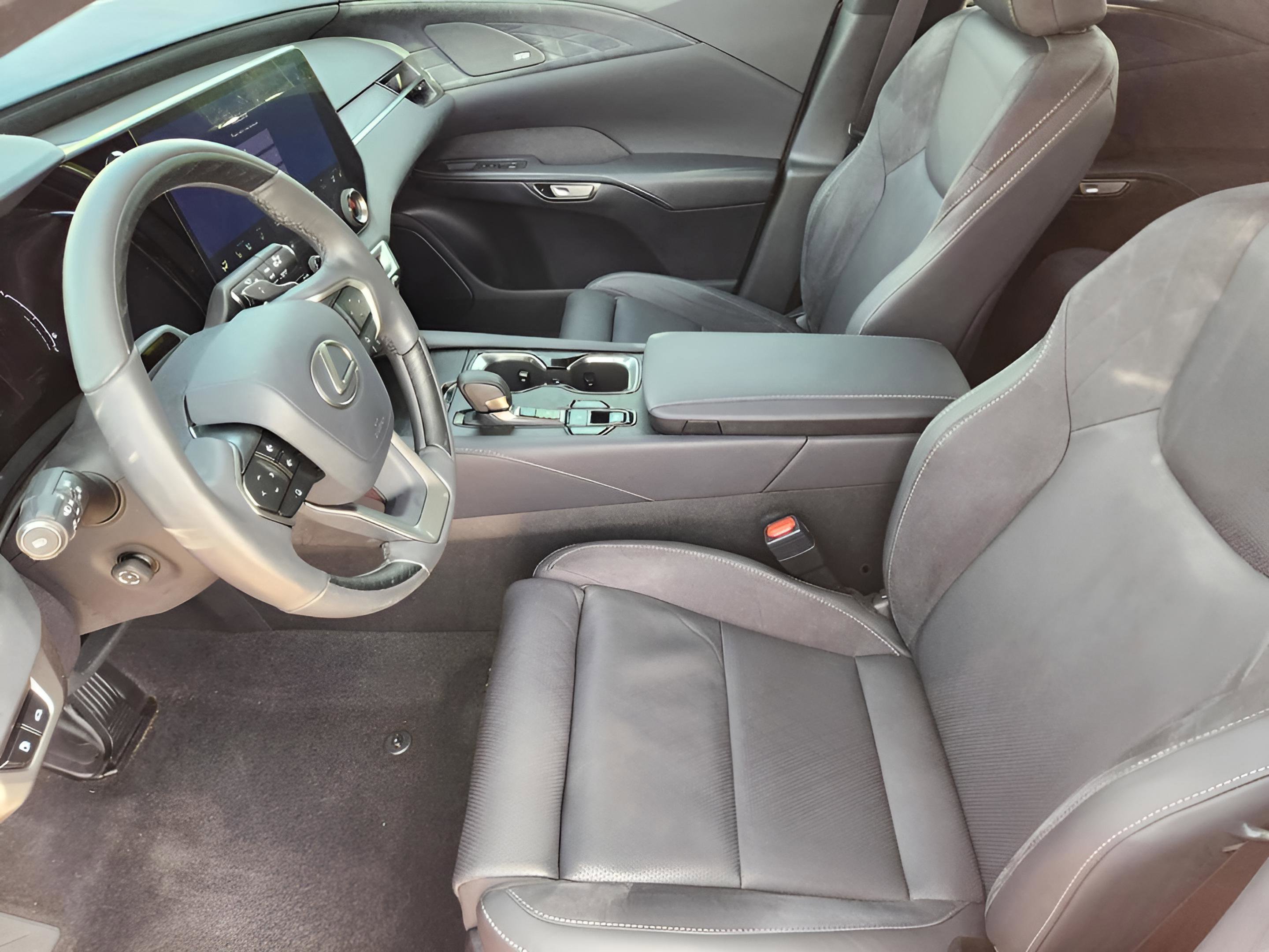 Used 2024 Lexus RX 350 FWD w/ Convenience Package image 5