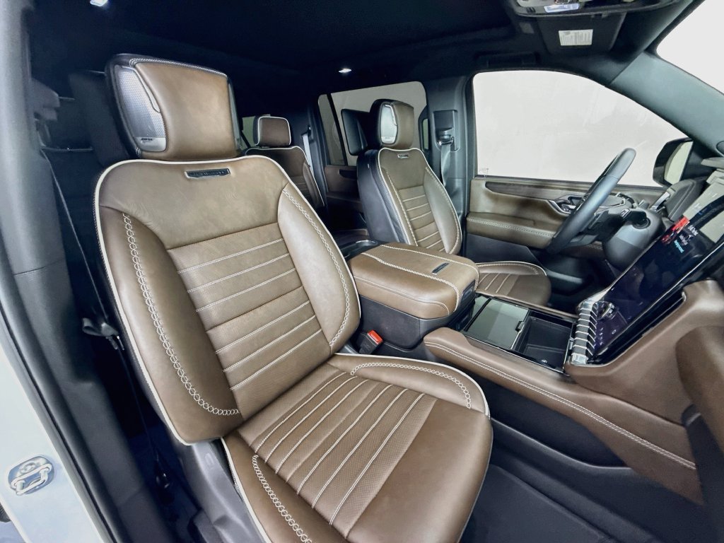 Used 2026 GMC Yukon XL Denali Ultimate AWD/4WD image 32
