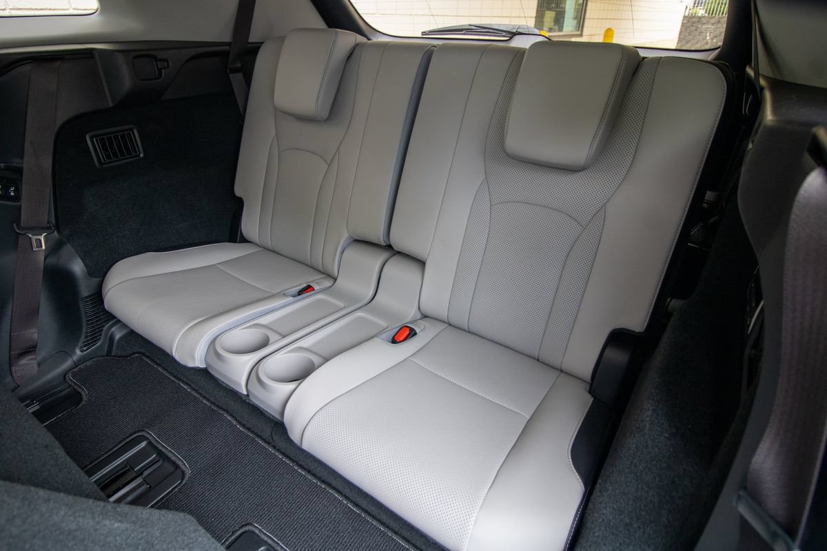 Used 2019 Lexus RX 350L FWD w/ Premium Package image 19