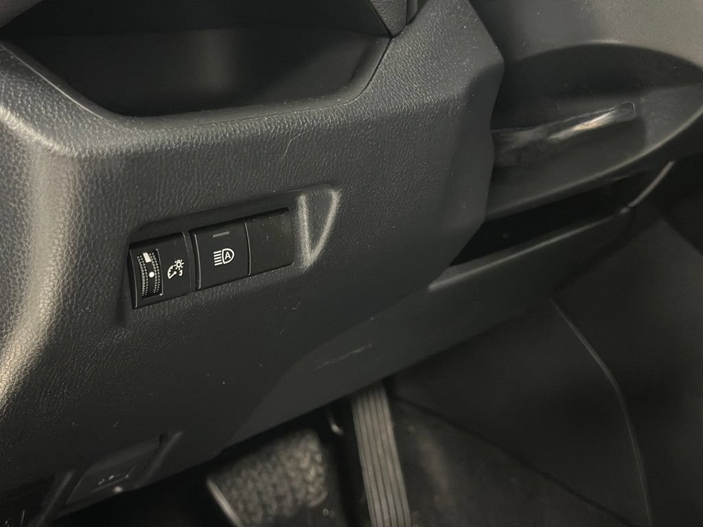 Used 2020 Toyota RAV4 LE w/ Carpet Mat Package AWD/4WD image 15