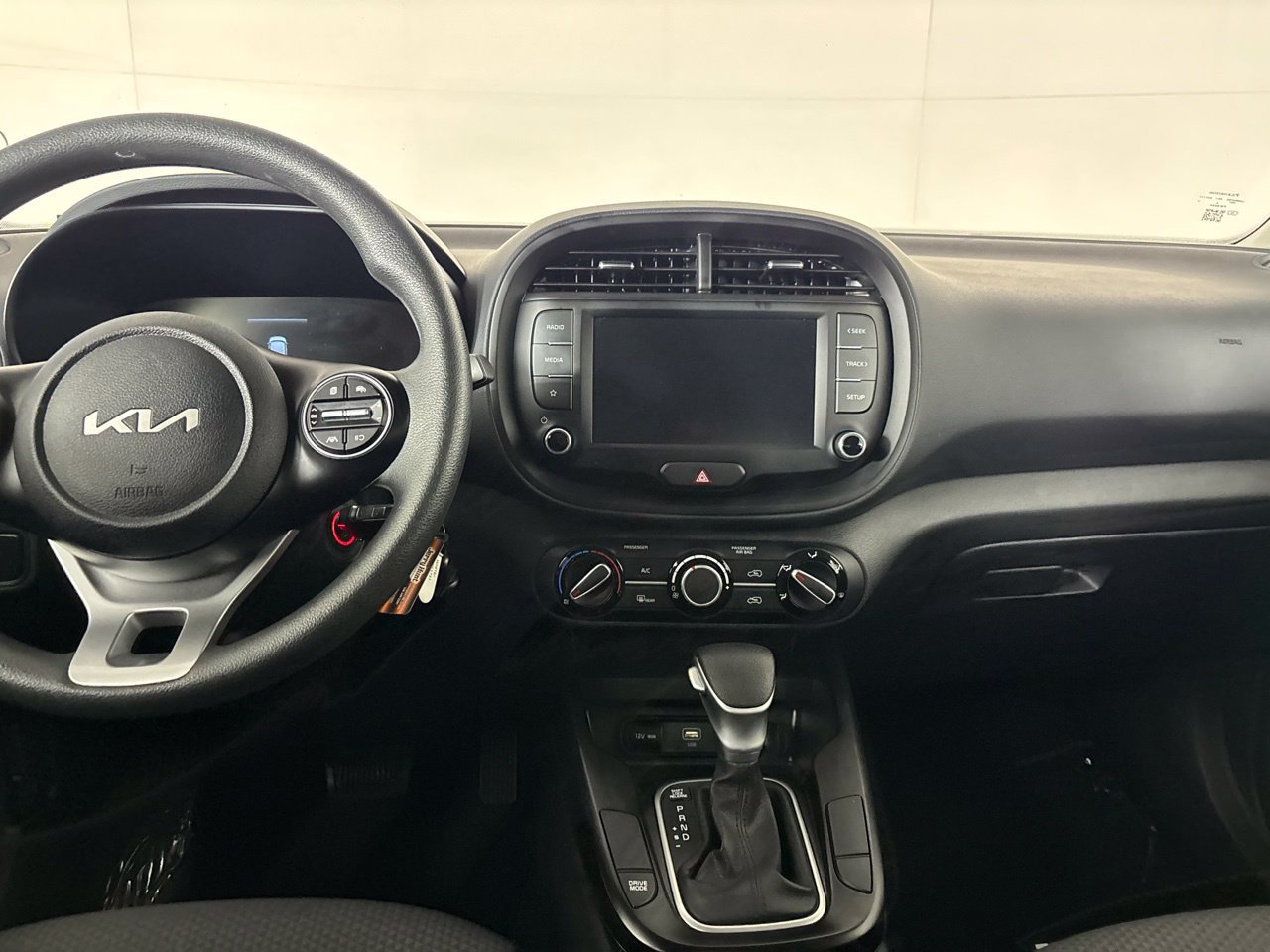 Used 2025 Kia Soul LX w/ LX Technology Package FWD image 23