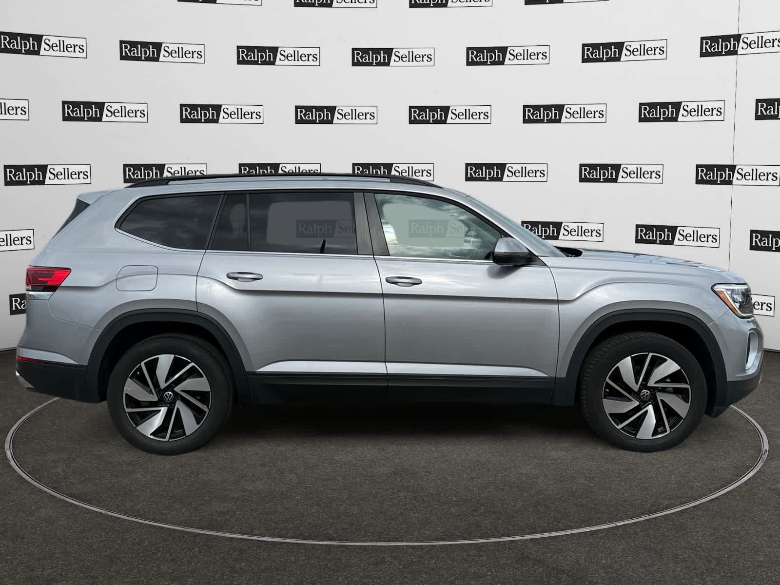 Used 2025 Volkswagen Atlas SE FWD image 7
