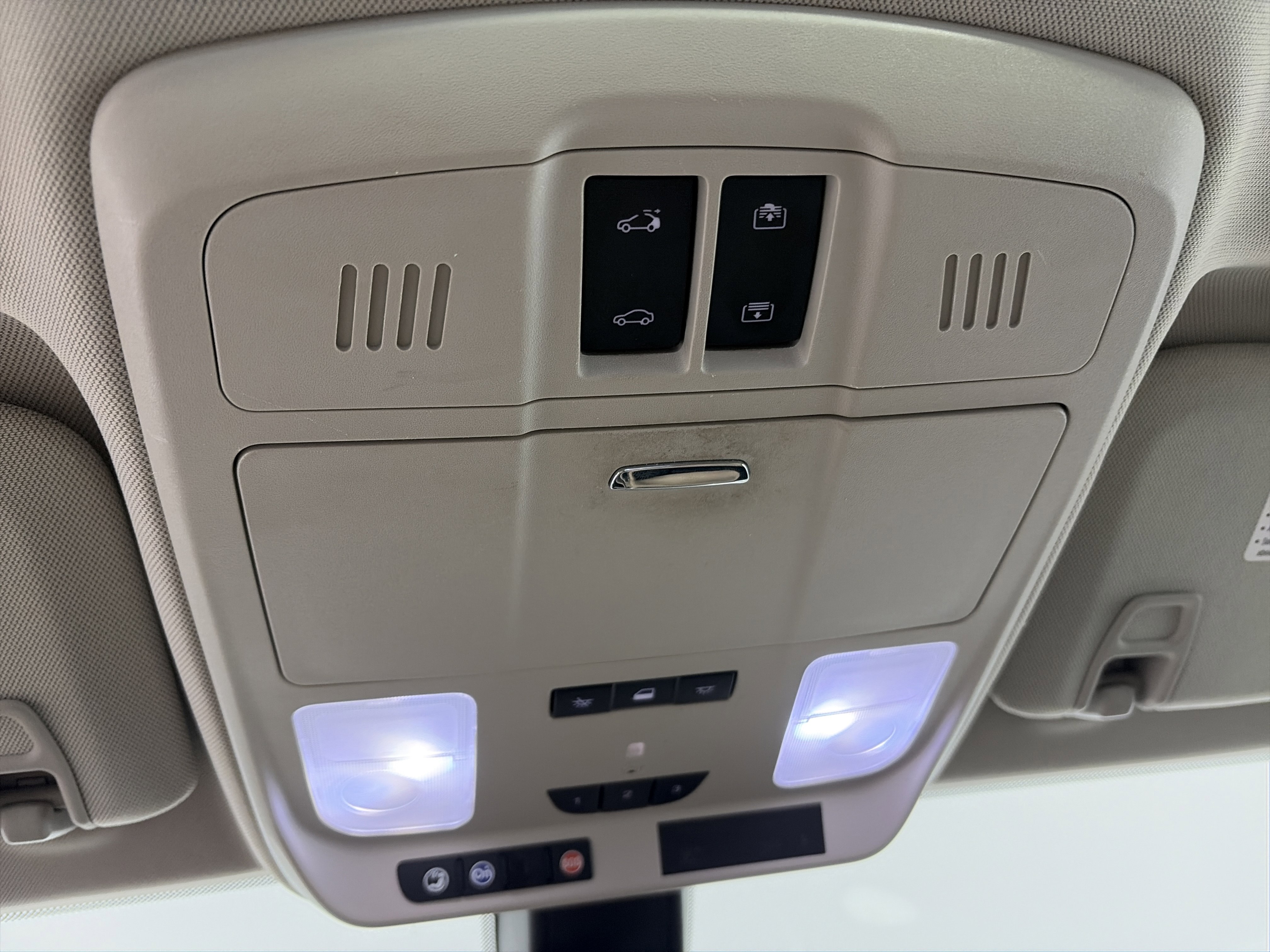 Used 2019 Buick Envision Essence image 30