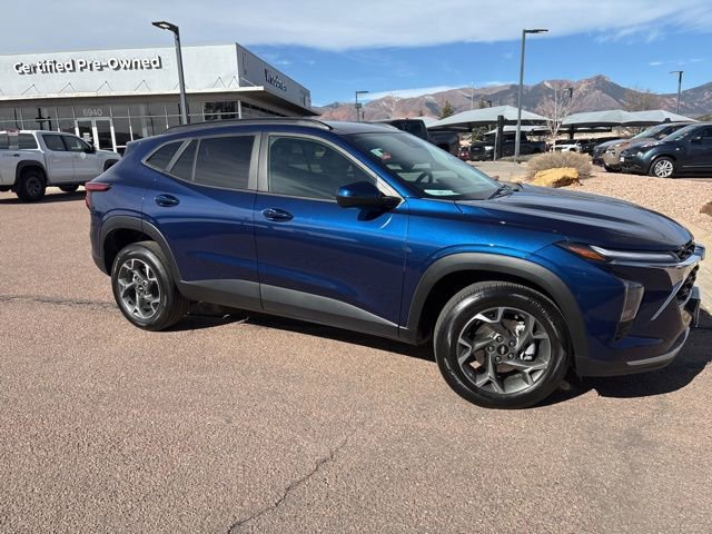 Used 2024 Chevrolet Trax LT w/ LT Convenience Package image 12