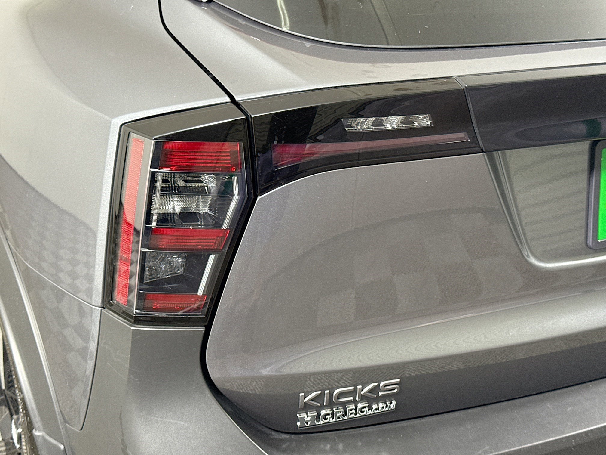 Used 2025 Nissan Kicks SR image 36