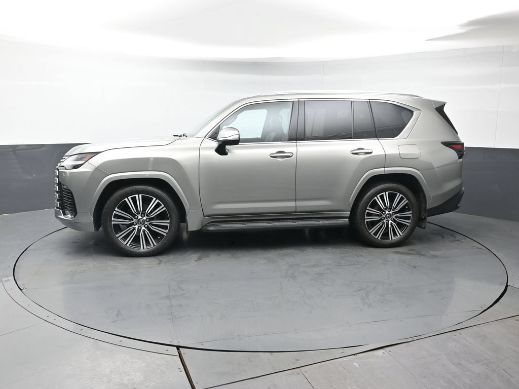 Used 2023 Lexus LX 600 4WD w/ Luxury Package image 2