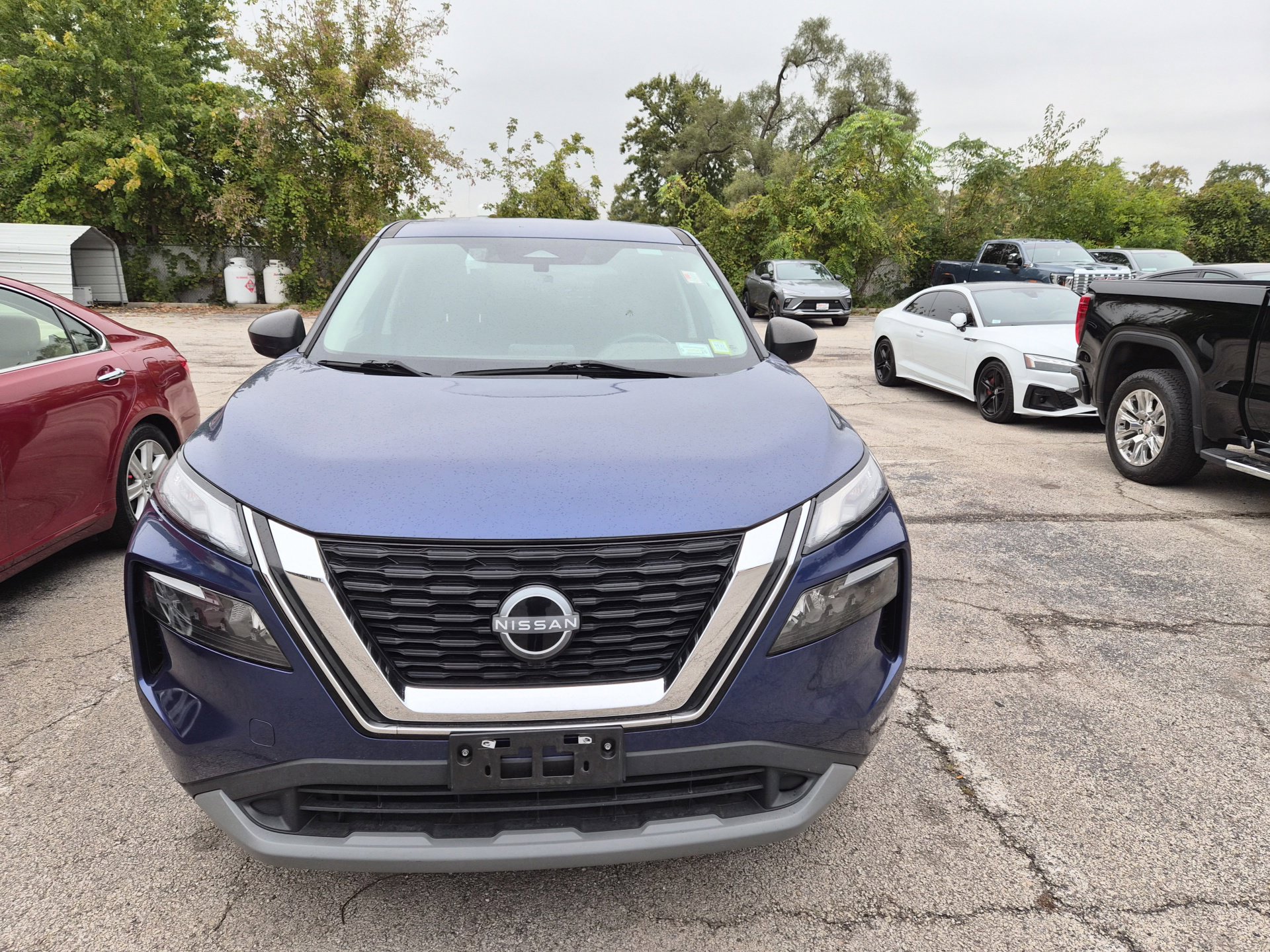 Used 2023 Nissan Rogue S AWD/4WD image 2