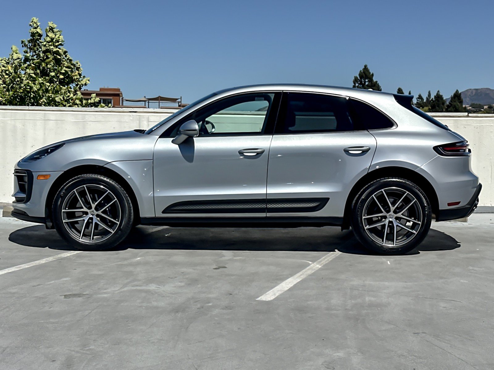 Certified 2026 Porsche Macan AWD/4WD image 2