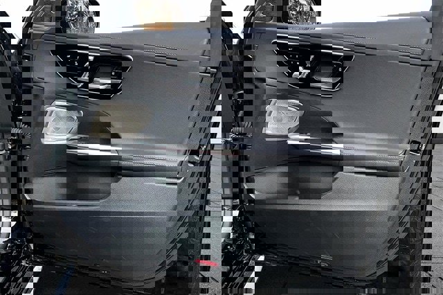 Used 2025 Mercedes-Benz C 300 4MATIC Sedan image 31