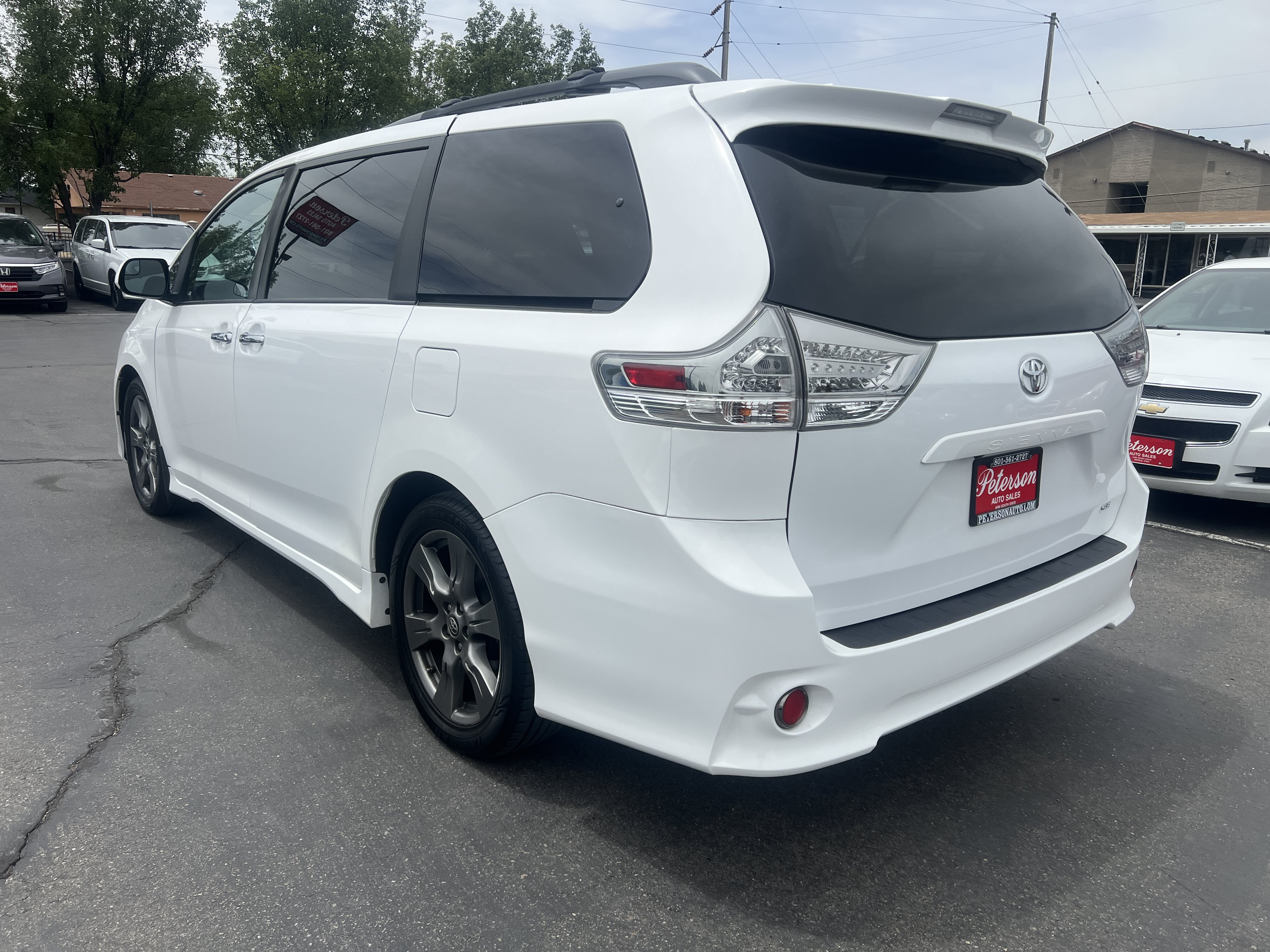Used 2019 Toyota Sienna SE w/ Carpet Mat Package FWD image 6
