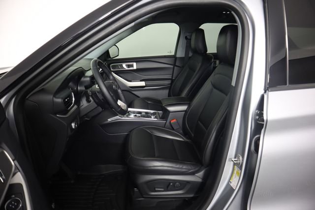 Used 2020 Ford Explorer XLT w/ Equipment Group 202A image 28