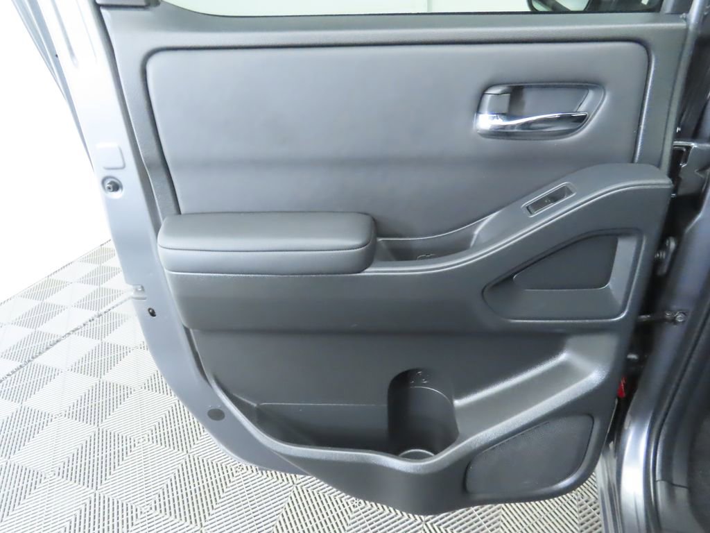 Used 2022 Nissan Frontier SV image 26