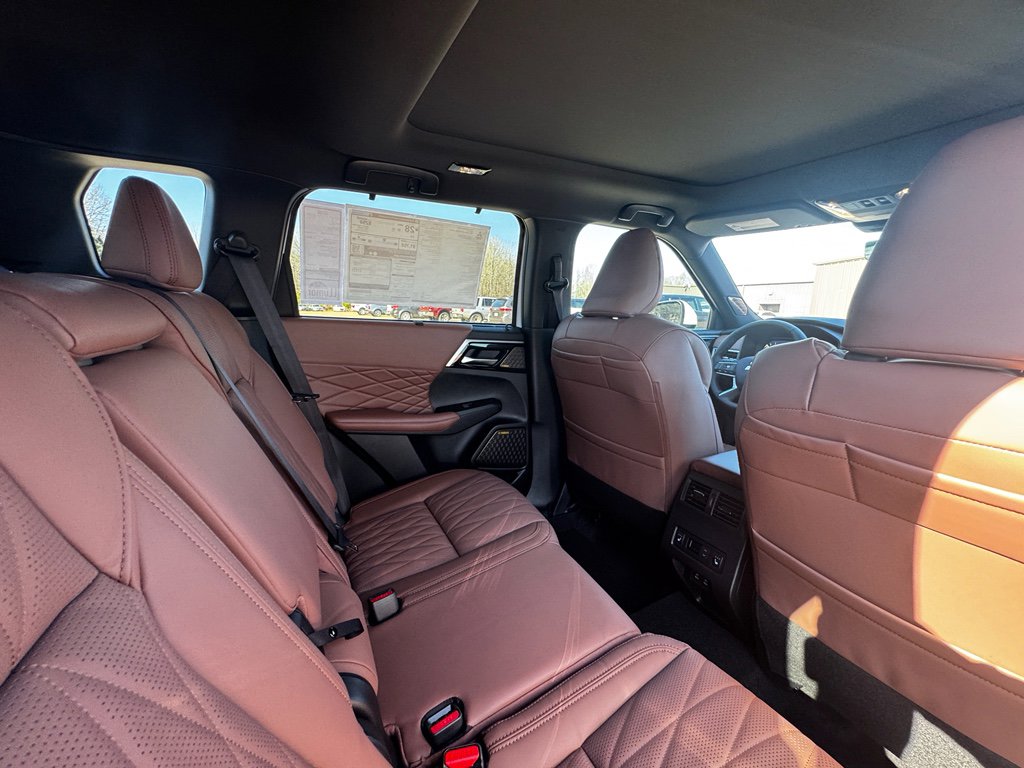 New 2026 Mitsubishi Outlander SEL image 9