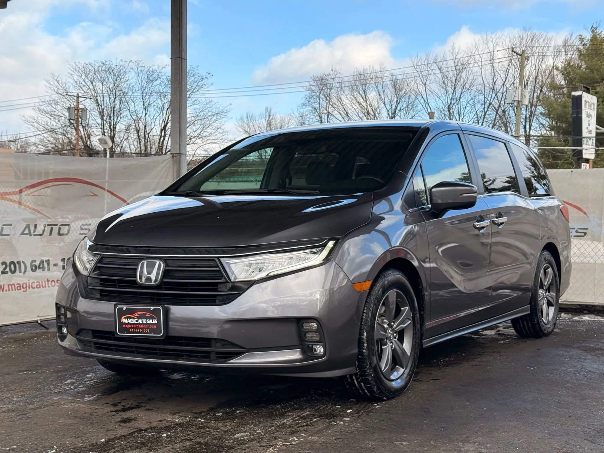 Used 2024 Honda Odyssey EX image 3