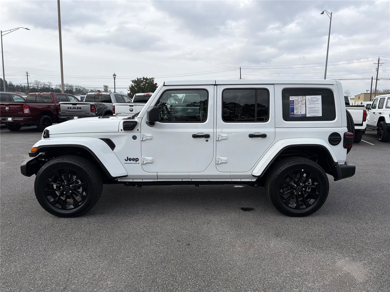 Used 2025 Jeep Wrangler Sahara w/ Safety Group image 9