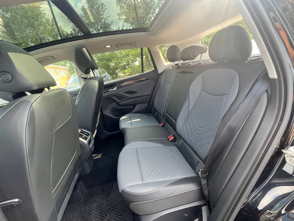Certified 2025 Volkswagen Tiguan SE w/ Panoramic Sunroof Package AWD/4WD image 25