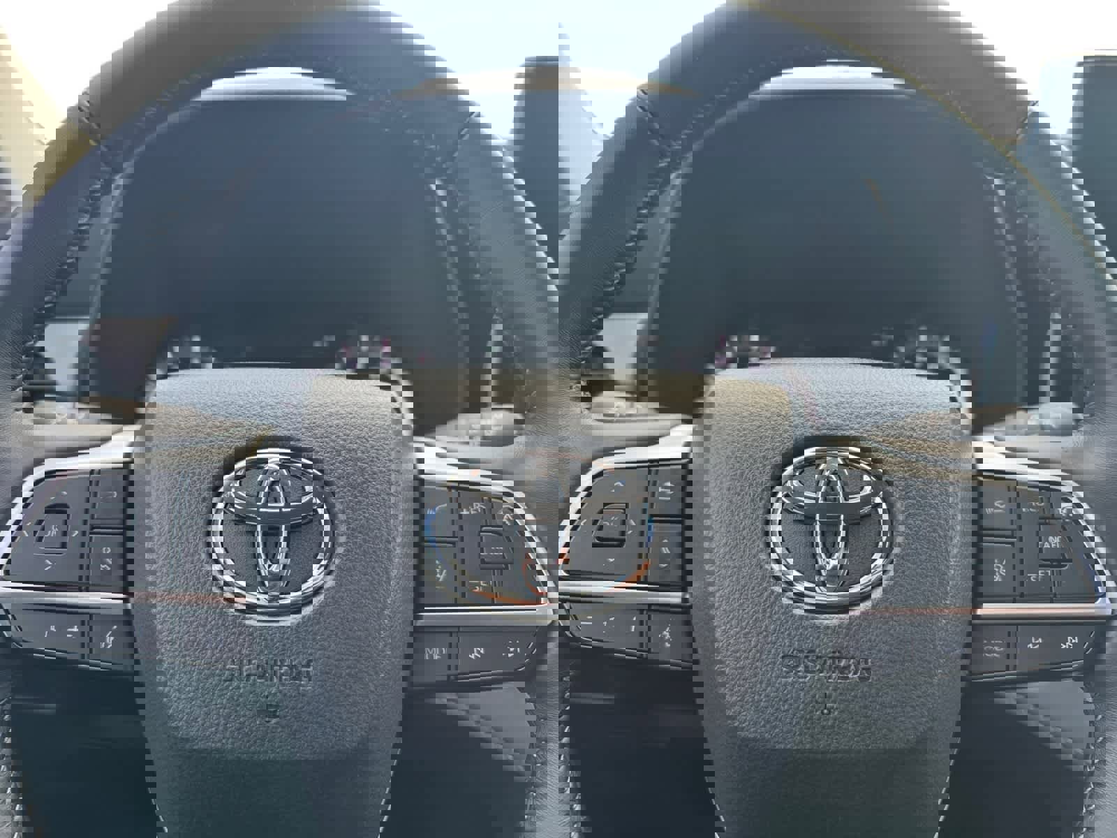 Used 2025 Toyota Highlander LE image 18