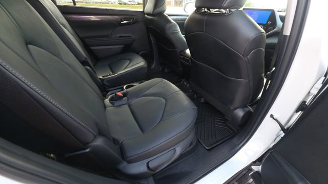 Used 2026 Toyota Highlander Platinum AWD/4WD image 29