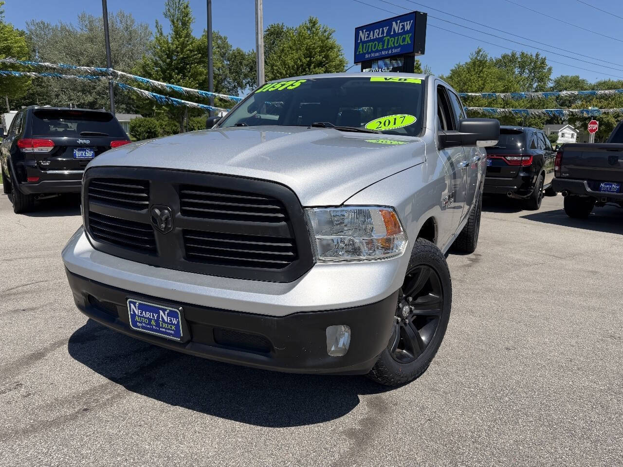 Used 2017 RAM 1500 Classic SLT w/ SLT Plus D←cor Group AWD/4WD image 1