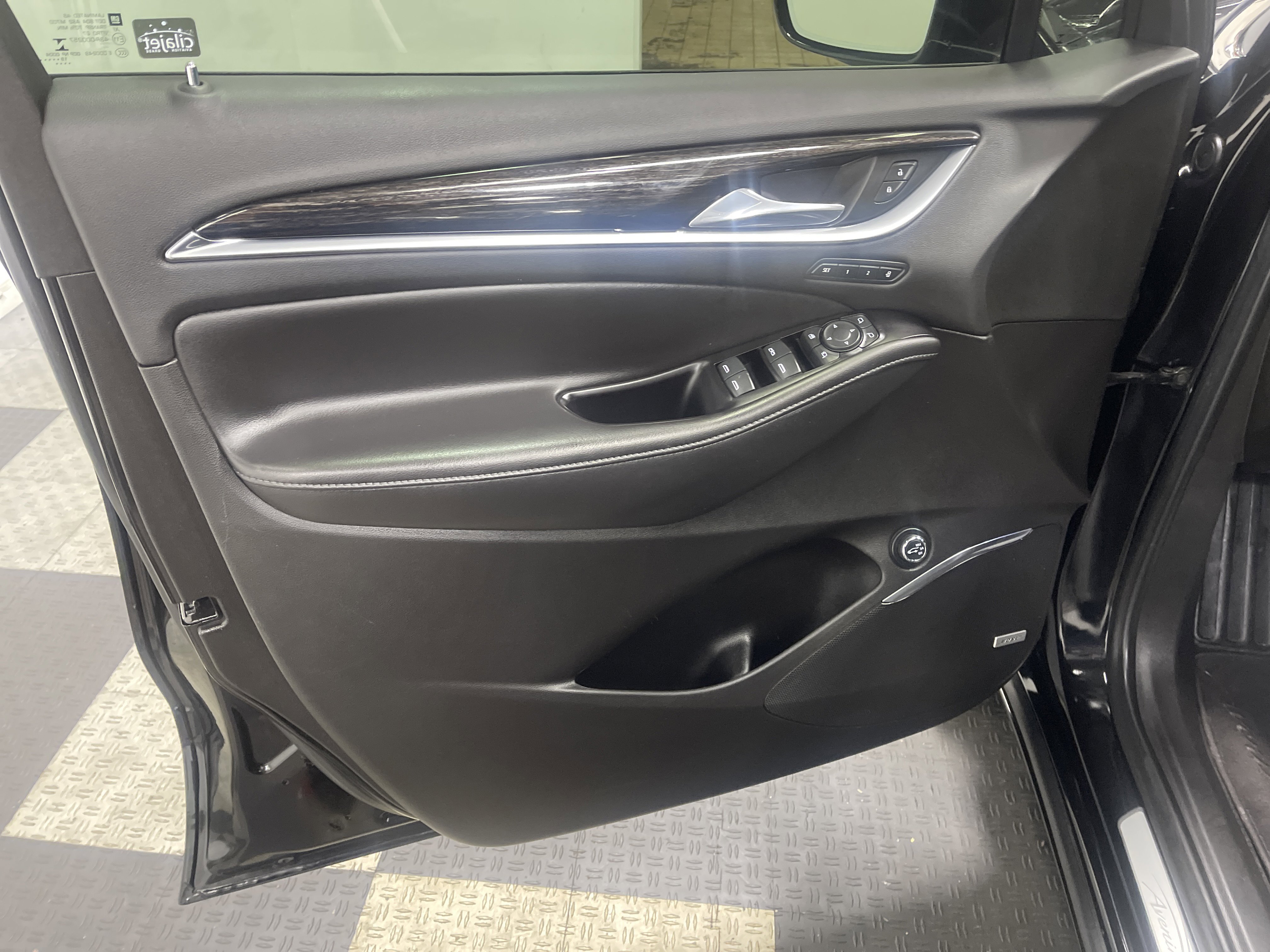 Used 2020 Buick Enclave Avenir w/ Avenir Technology Package image 9