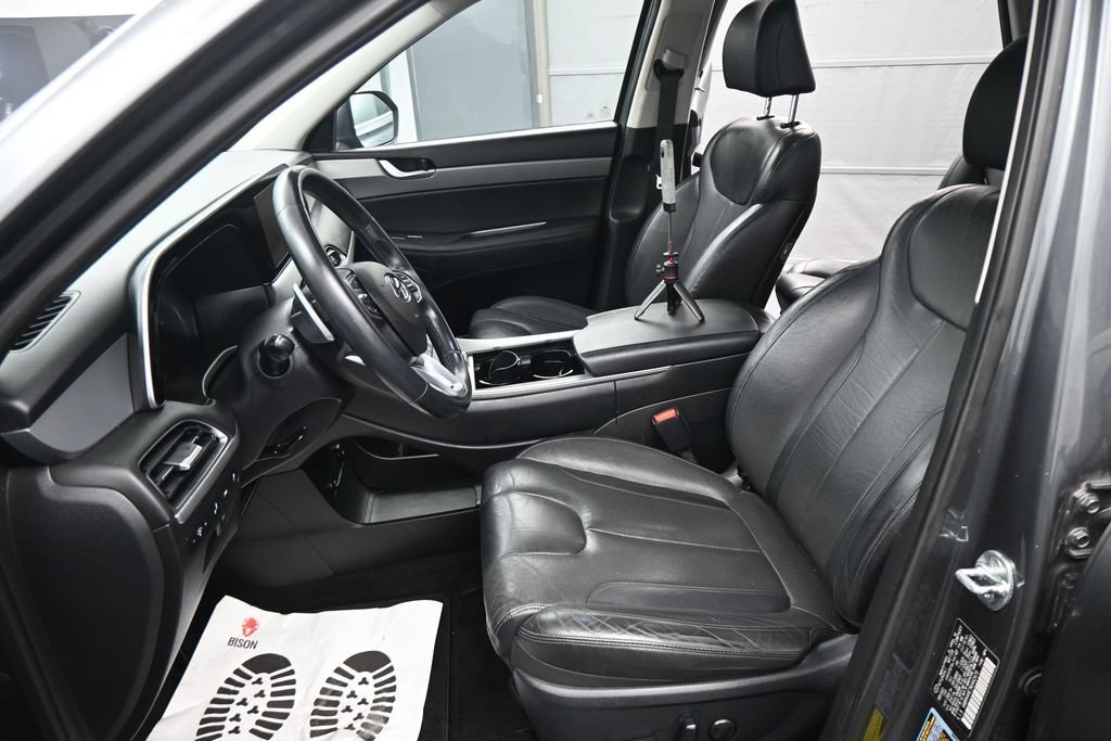 Used 2022 Hyundai Palisade SEL w/ Premium Package FWD image 2