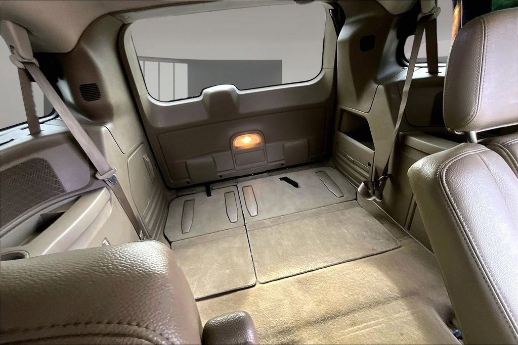 Used 2014 Chrysler Town & Country Touring FWD image 23