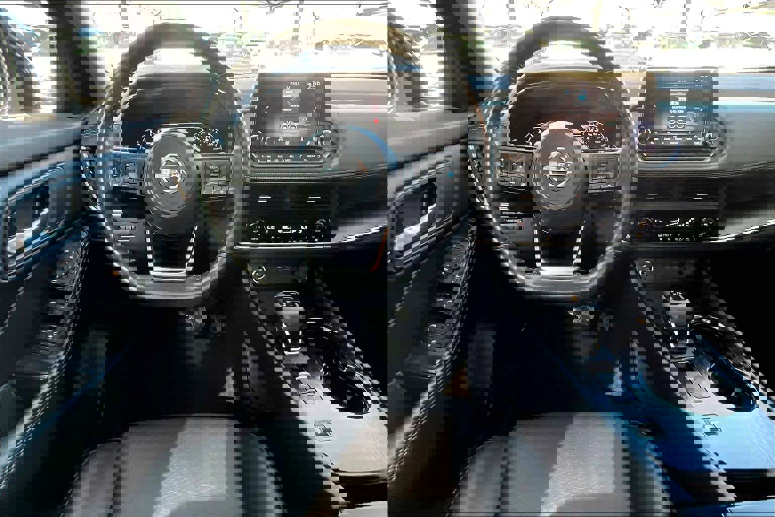 Used 2023 Nissan Rogue SV w/ SV Premium B Package image 5