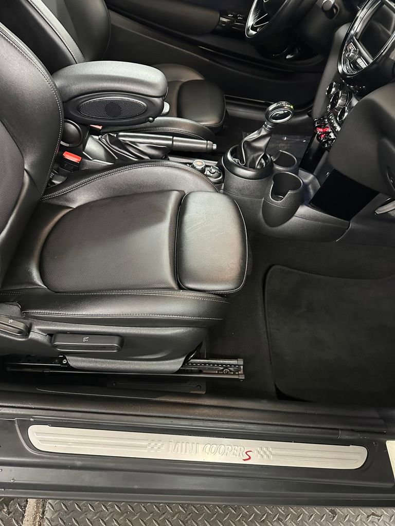 Used 2018 MINI Cooper S image 33