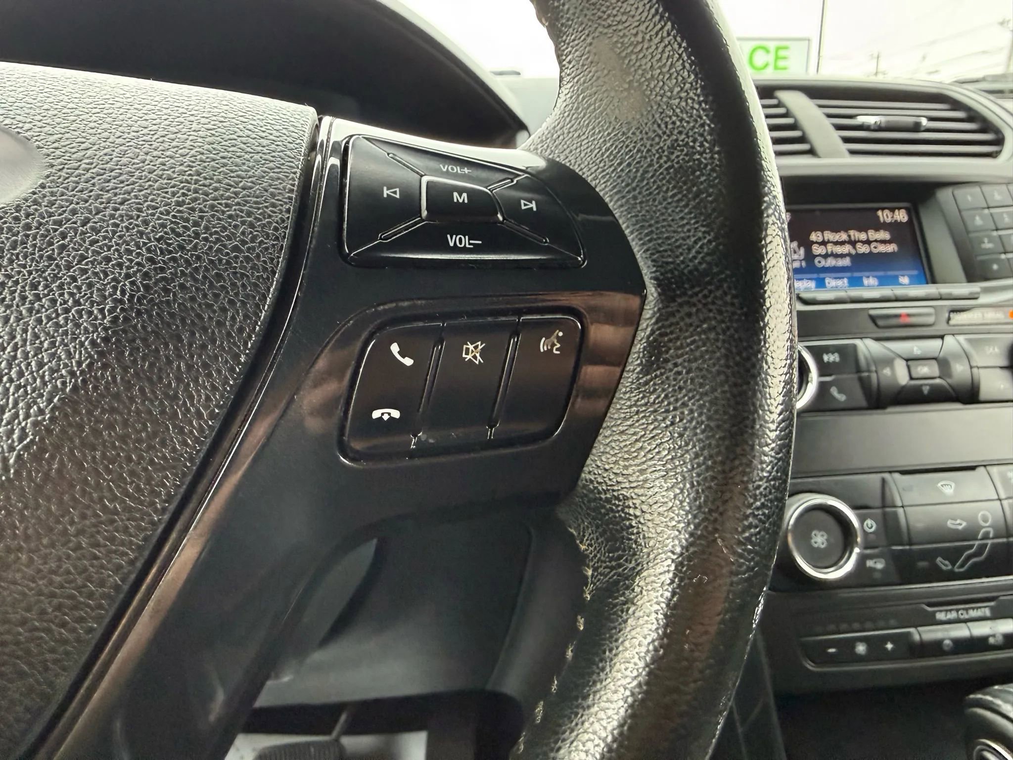 Used 2018 Ford Explorer XLT image 29