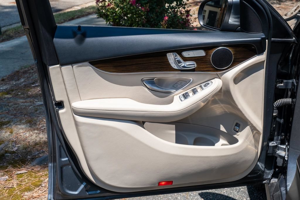 Used 2019 Mercedes-Benz GLC 300 image 12