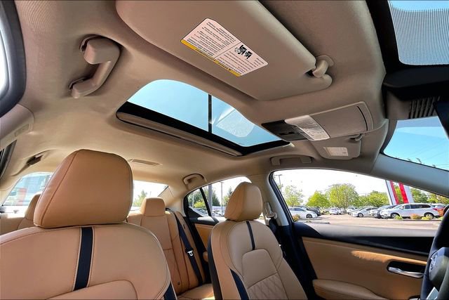 Used 2025 Nissan Sentra SV w/ SV Premium Package image 23