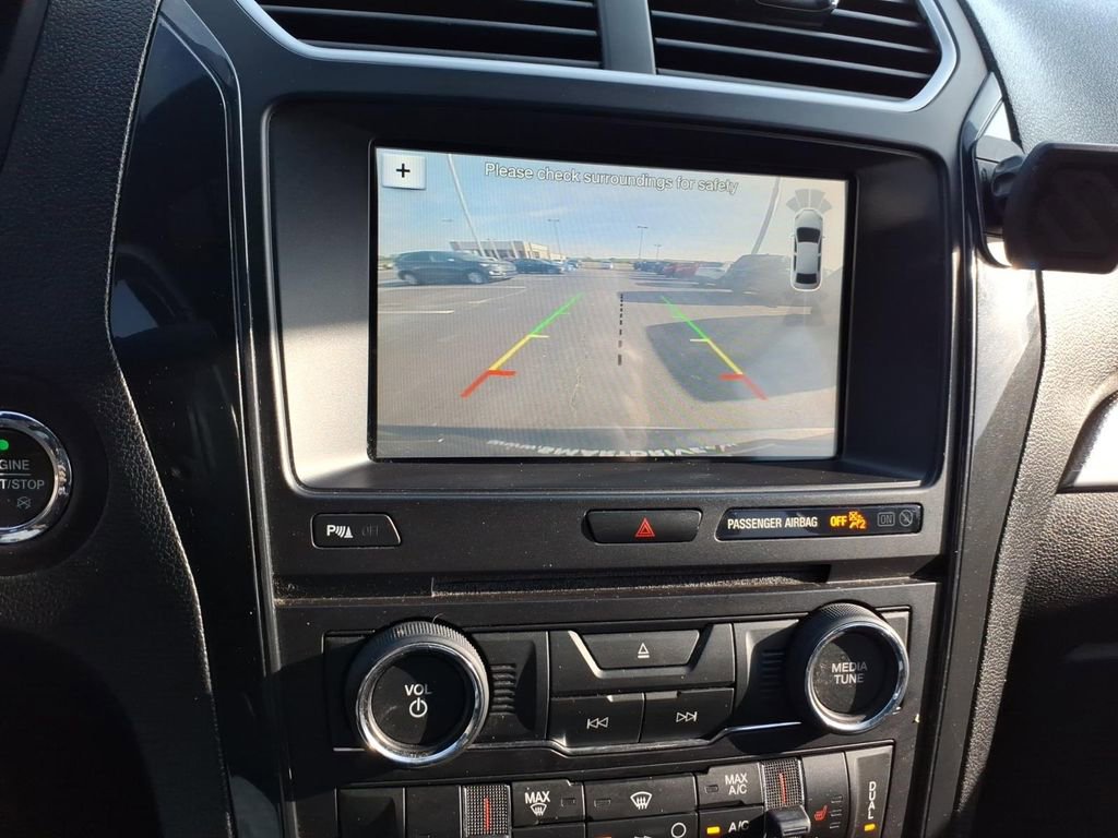 Used 2017 Ford Explorer XLT w/ Equipment Group 202A FWD image 20