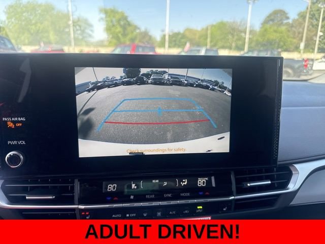 Used 2026 Toyota Sienna XLE FWD image 2